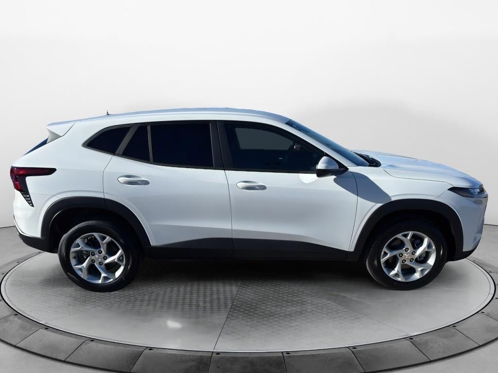 New 2026 Chevrolet Trax LS w/ LS Convenience Package FWD image 4
