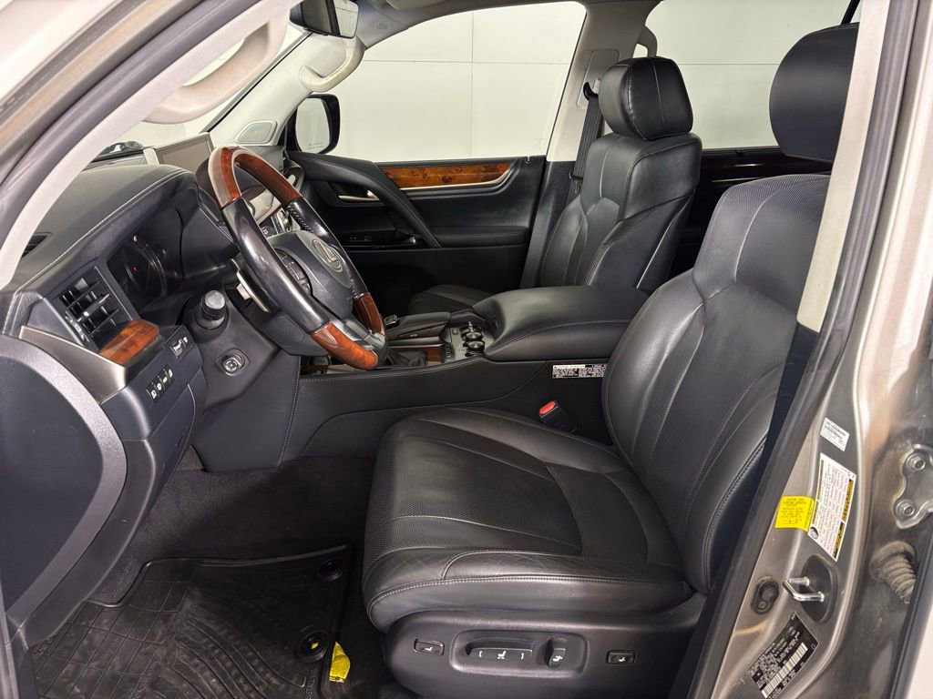 Used 2021 Lexus LX 570 4WD w/ Luxury Package image 13