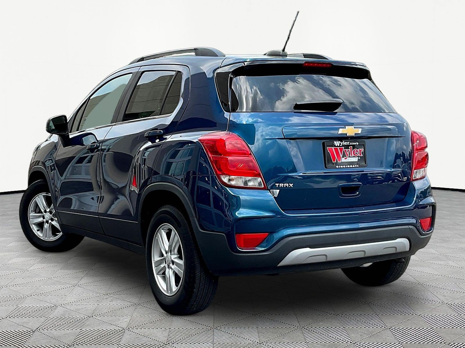 Used 2020 Chevrolet Trax LT FWD image 4