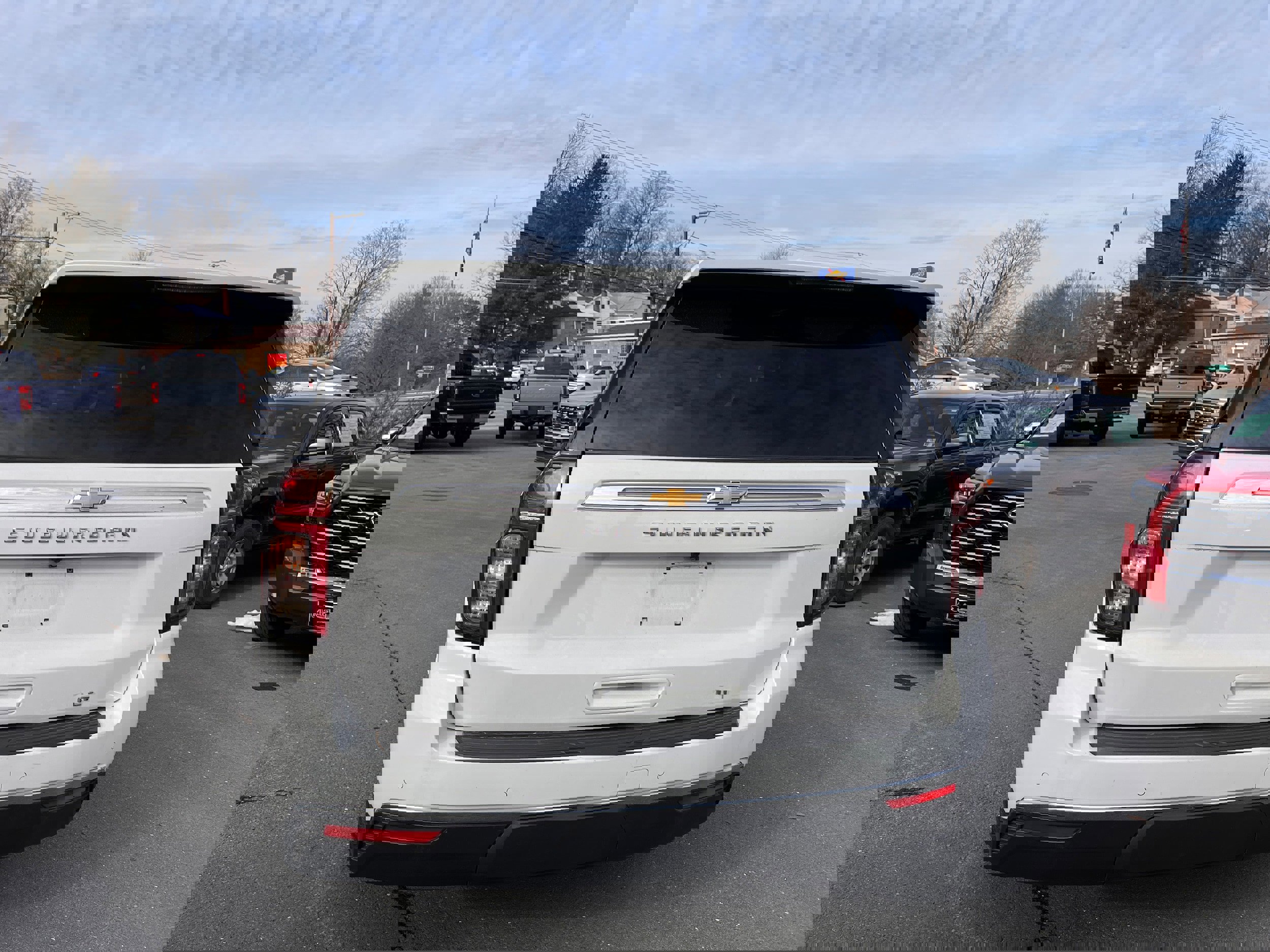 Used 2023 Chevrolet Suburban LT image 5