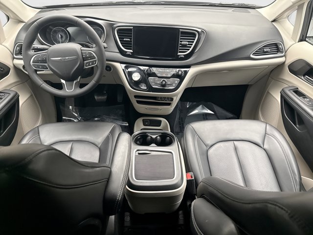 Used 2023 Chrysler Pacifica Touring-L FWD image 14