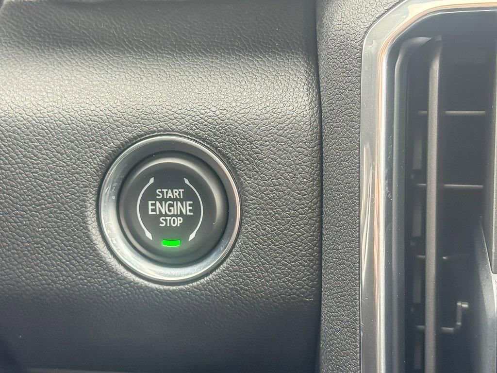 New 2026 GMC Acadia Denali w/ Super Cruise Package image 17