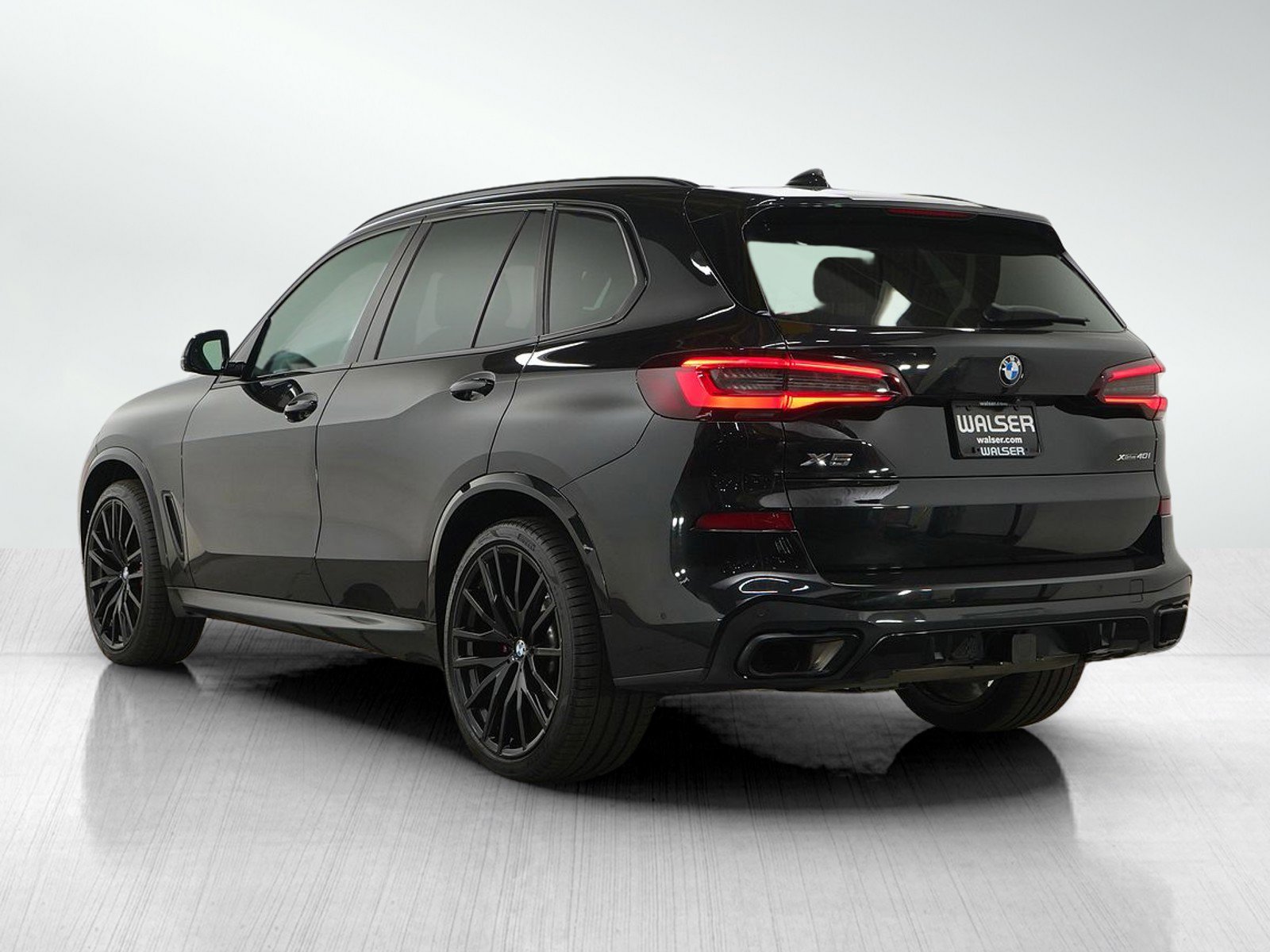 Used 2022 BMW X5 xDrive40i w/ M Sport Package AWD/4WD image 3