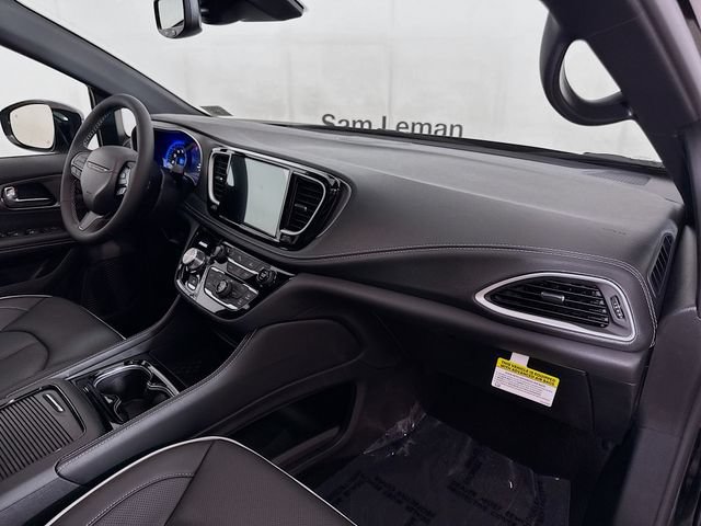 New 2027 Chrysler Pacifica Limited FWD image 32