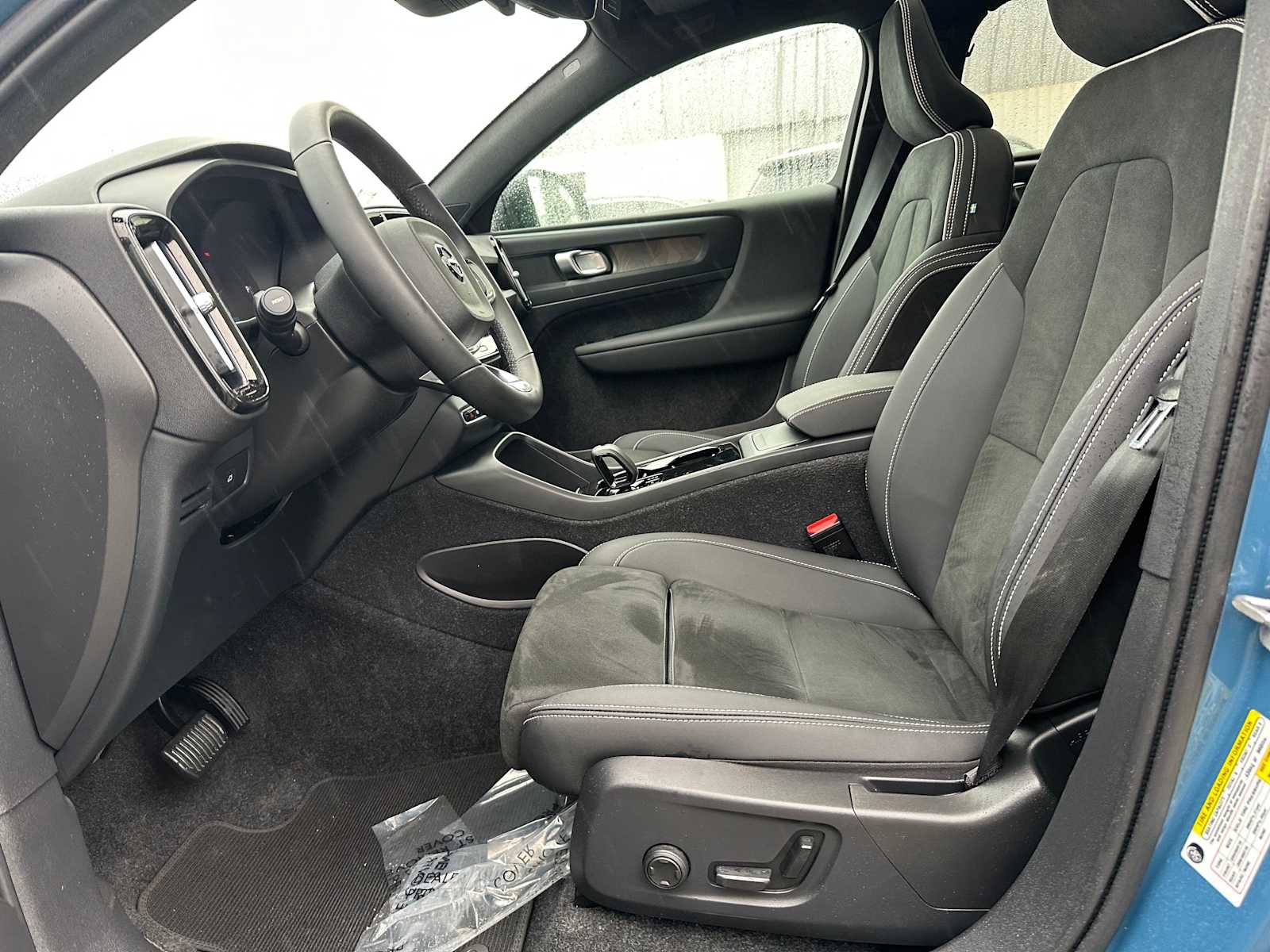 Used 2023 Volvo C40 P8 Recharge Plus w/ Climate Package image 19