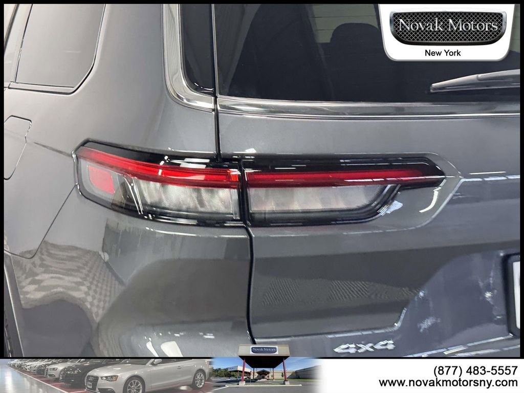 Used 2023 Jeep Grand Cherokee L Laredo w/ Luxury Tech Group I image 8