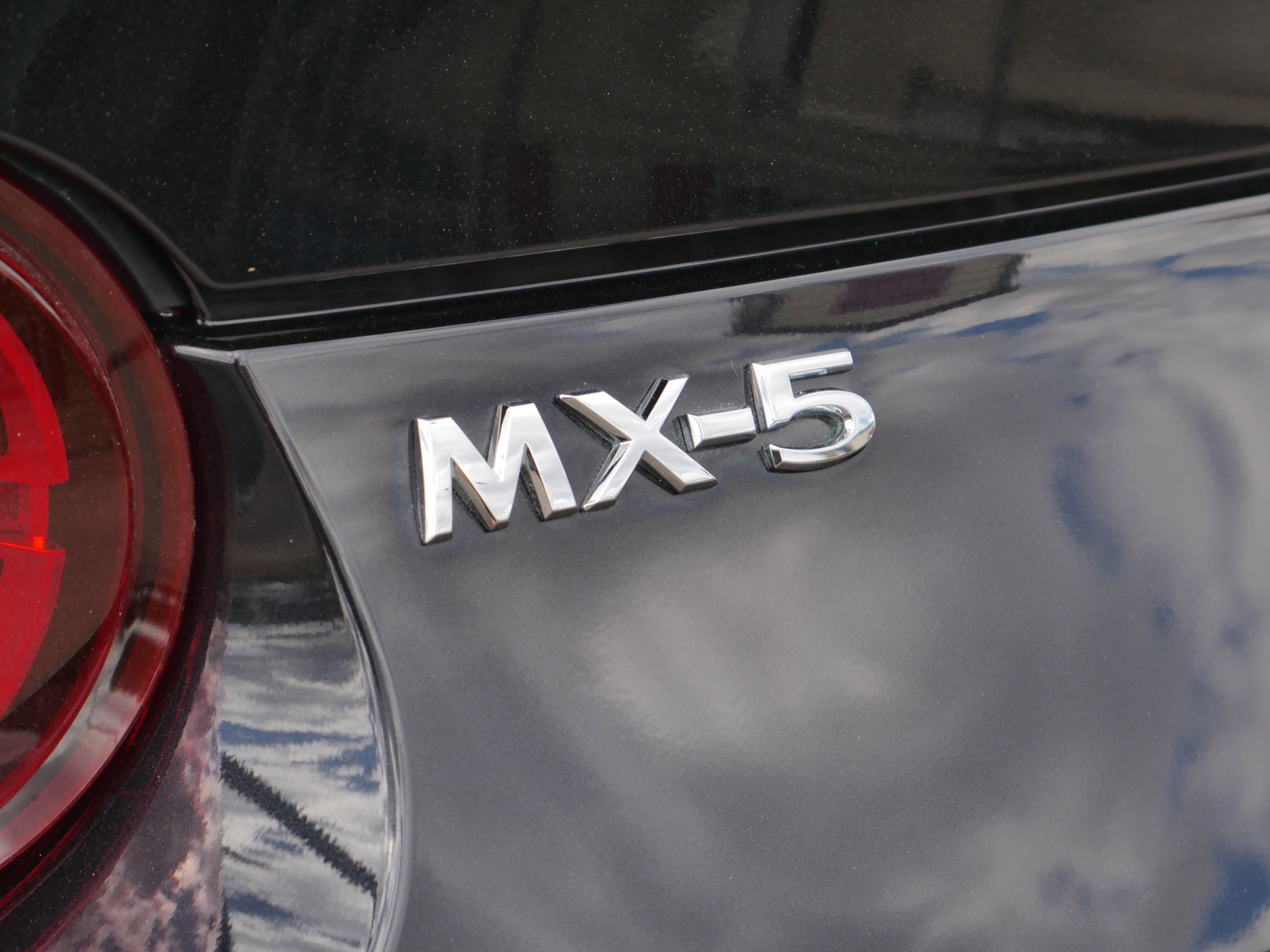 Used 2022 MAZDA MX-5 Miata RF Grand Touring w/ Weather Package RWD image 20