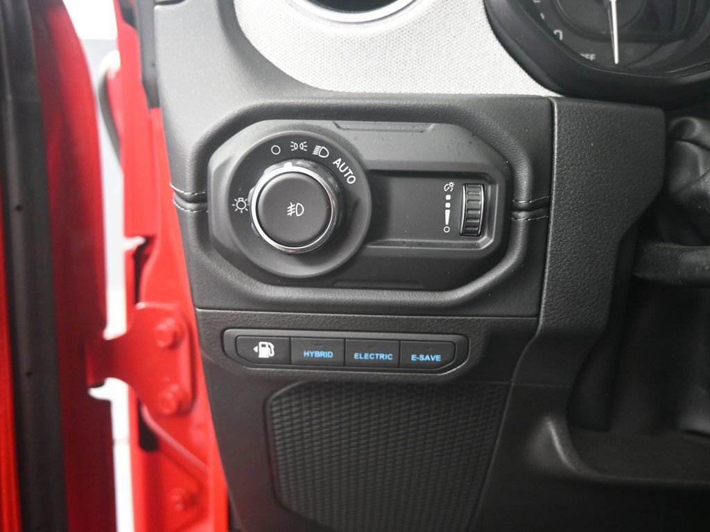Used 2025 Jeep Wrangler Unlimited Sahara AWD/4WD image 15