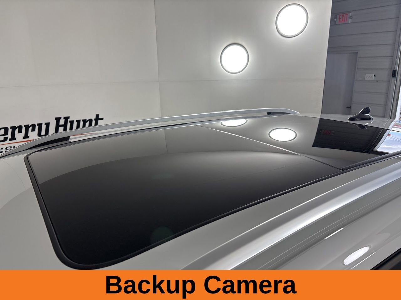 Used 2022 Volkswagen Taos SE w/ Panoramic Sunroof Package image 8