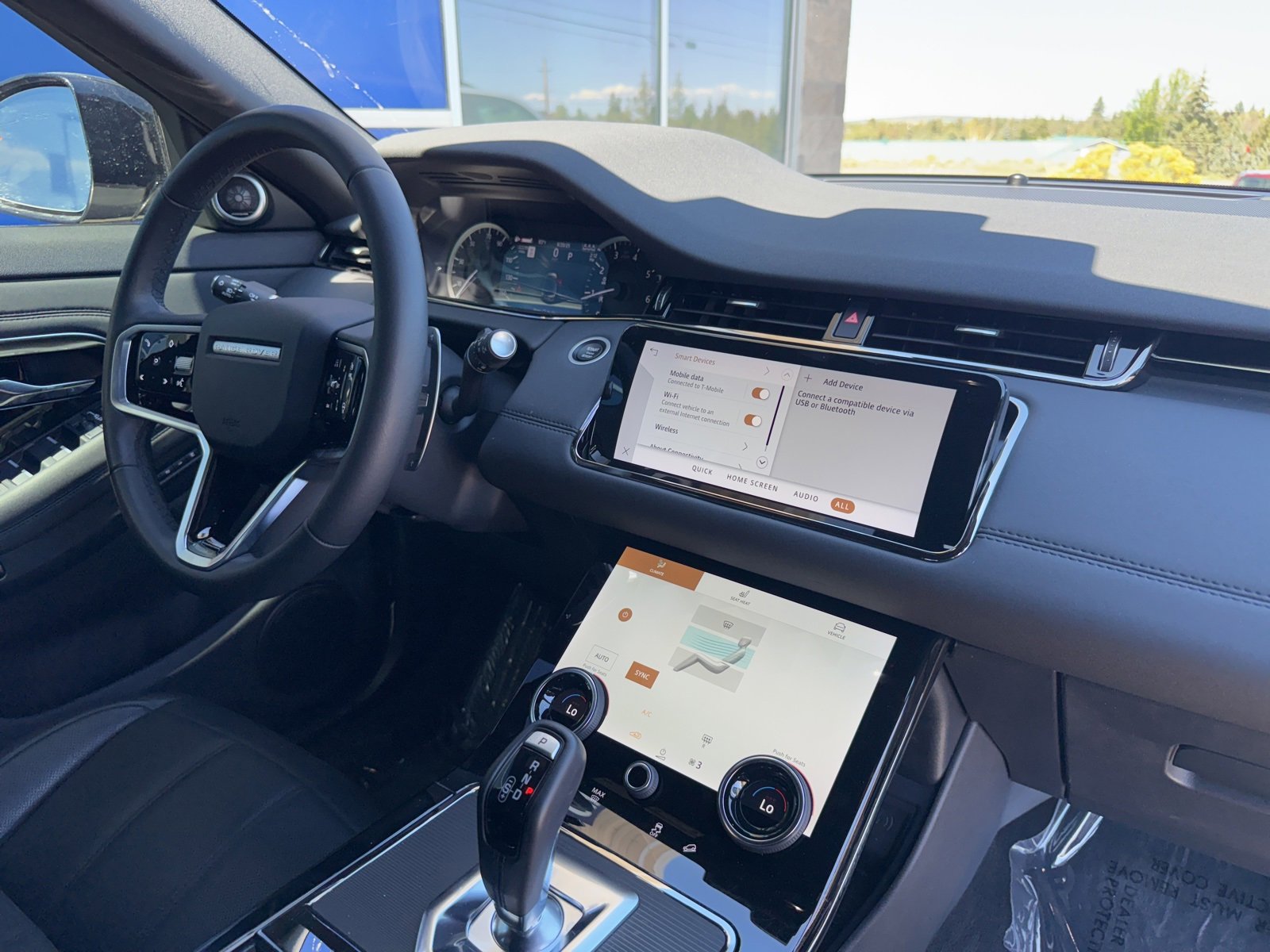 Used 2023 Land Rover Range Rover Evoque R-Dynamic SE image 13