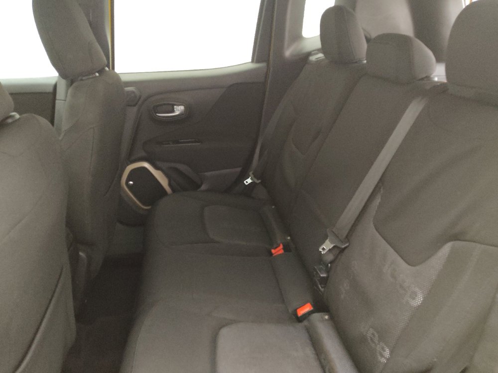 Used 2016 Jeep Renegade Latitude FWD image 18