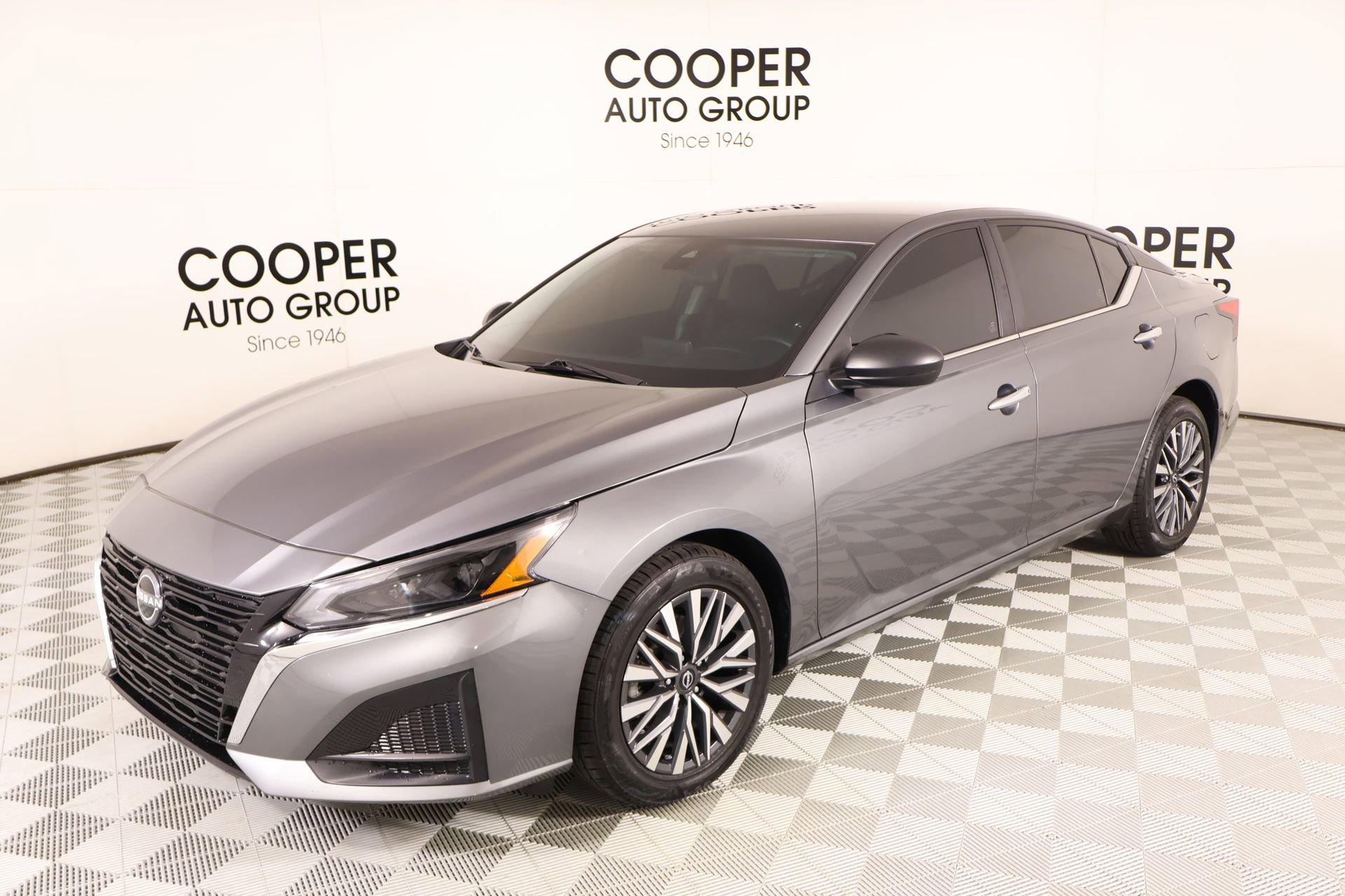 Used 2024 Nissan Altima 2.5 SV AWD/4WD image 9
