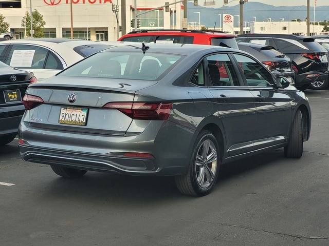 Used 2024 Volkswagen Jetta SE image 4