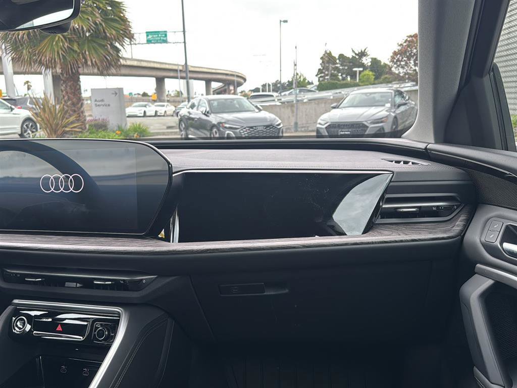 Used 2025 Audi Q5 Premium w/ Convenience Package image 11
