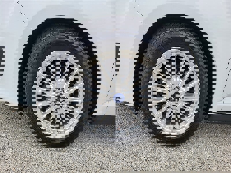 Used 2015 Ford C-MAX SE w/ Interior Protection Package image 30