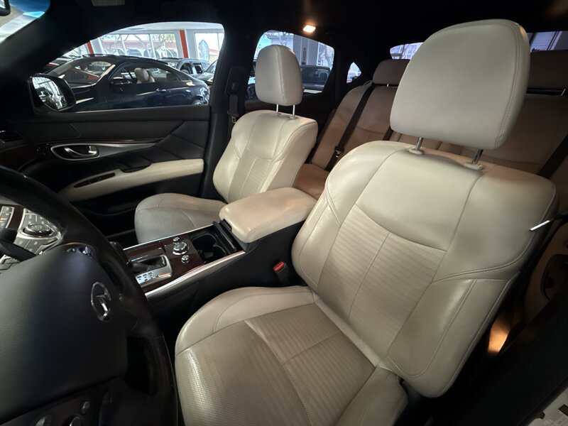 Used 2015 INFINITI Q70 3.7 w/ Sport Package RWD image 16