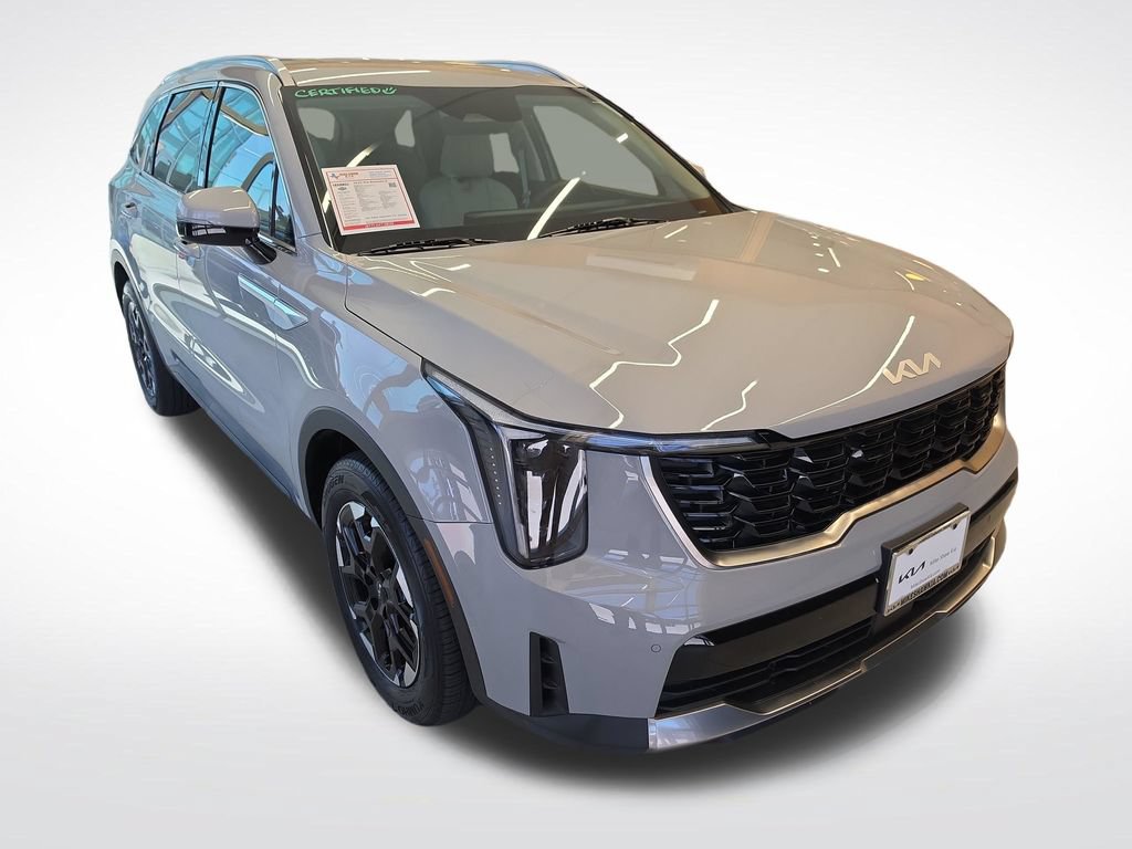Certified 2025 Kia Sorento S FWD image 11