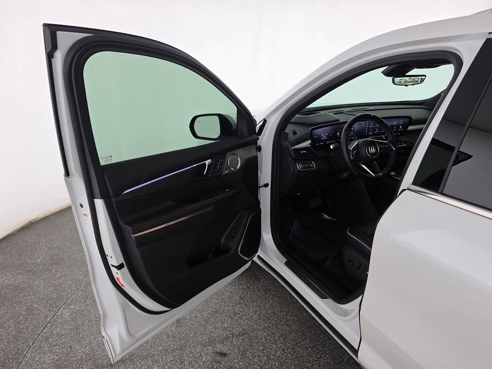 Used 2025 Buick Enclave Avenir w/ Super Cruise Package FWD image 21