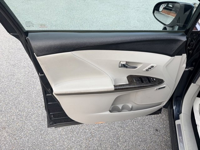 Used 2013 Toyota Venza XLE image 15