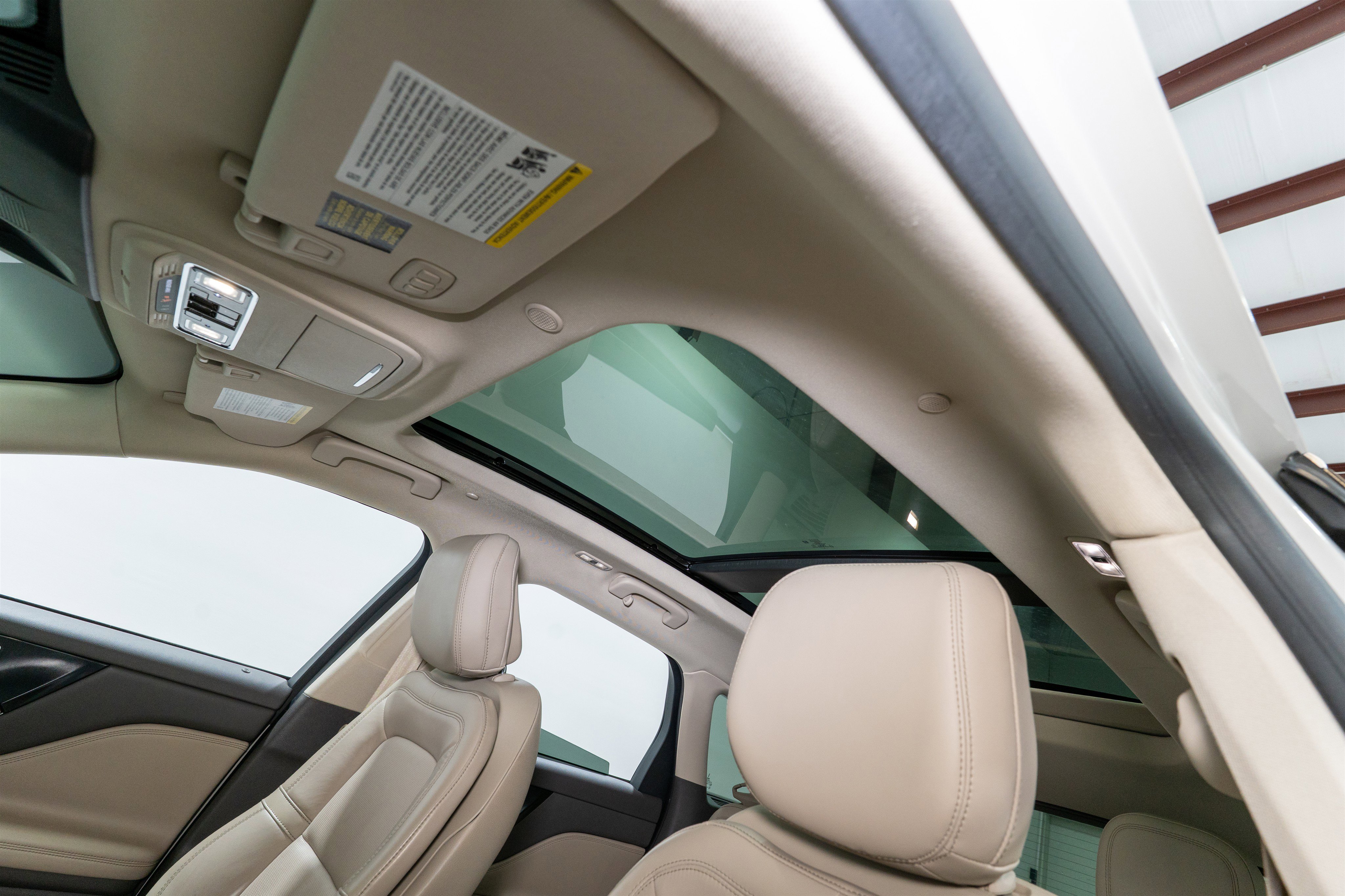 Used 2020 Lincoln Corsair Reserve w/ Elements Package image 17