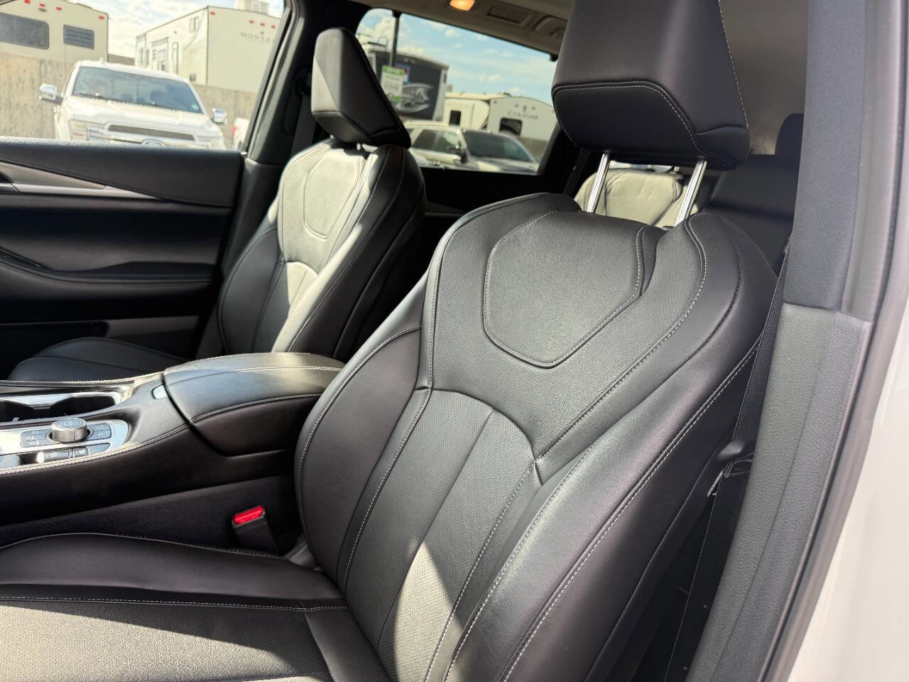 Used 2025 INFINITI QX60 Luxe w/ Vision Package image 18