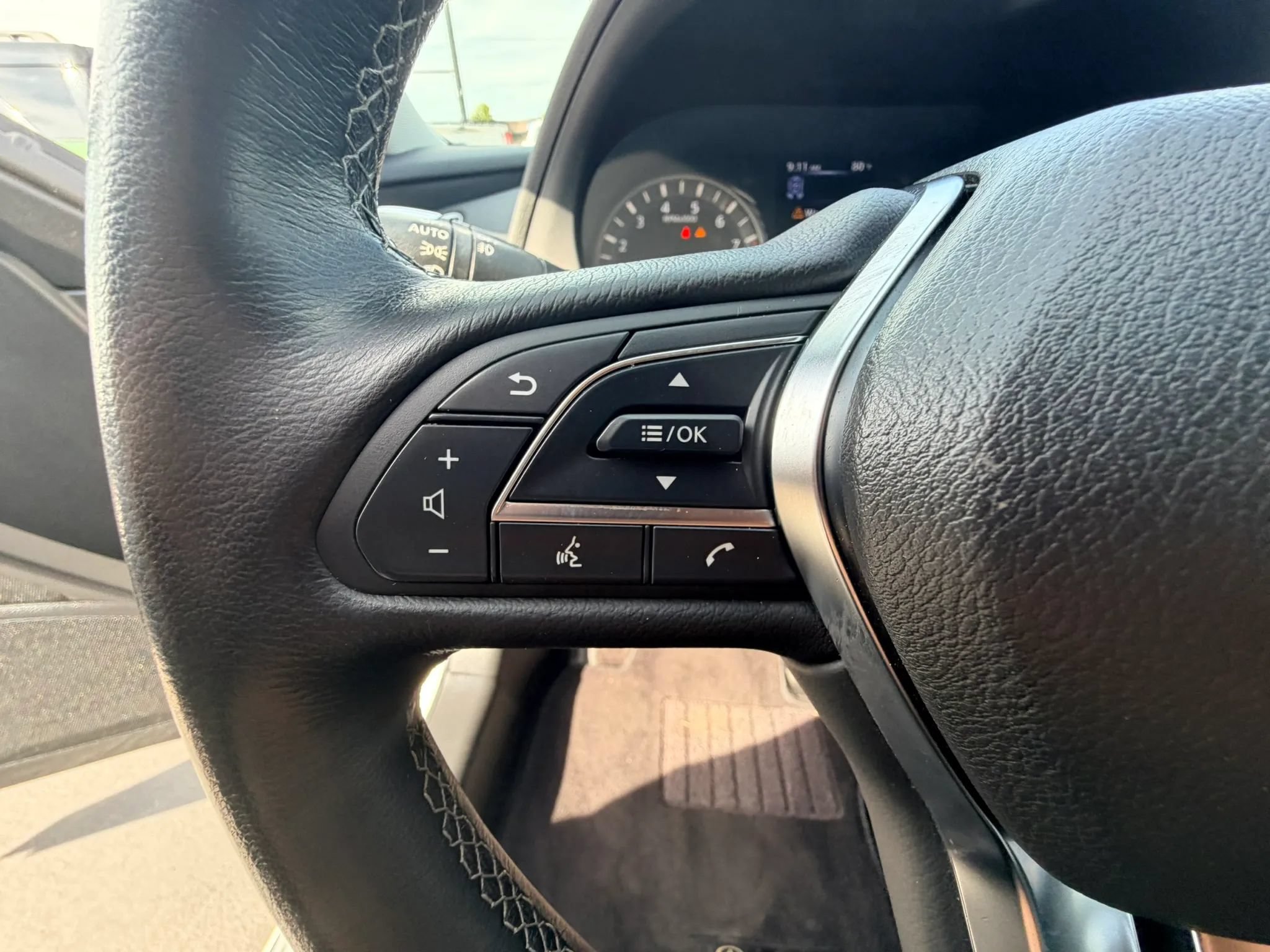 Used 2021 INFINITI Q50 Luxe w/ Cargo Package RWD image 13