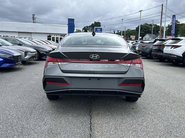 New 2026 Hyundai Elantra SE FWD image 3