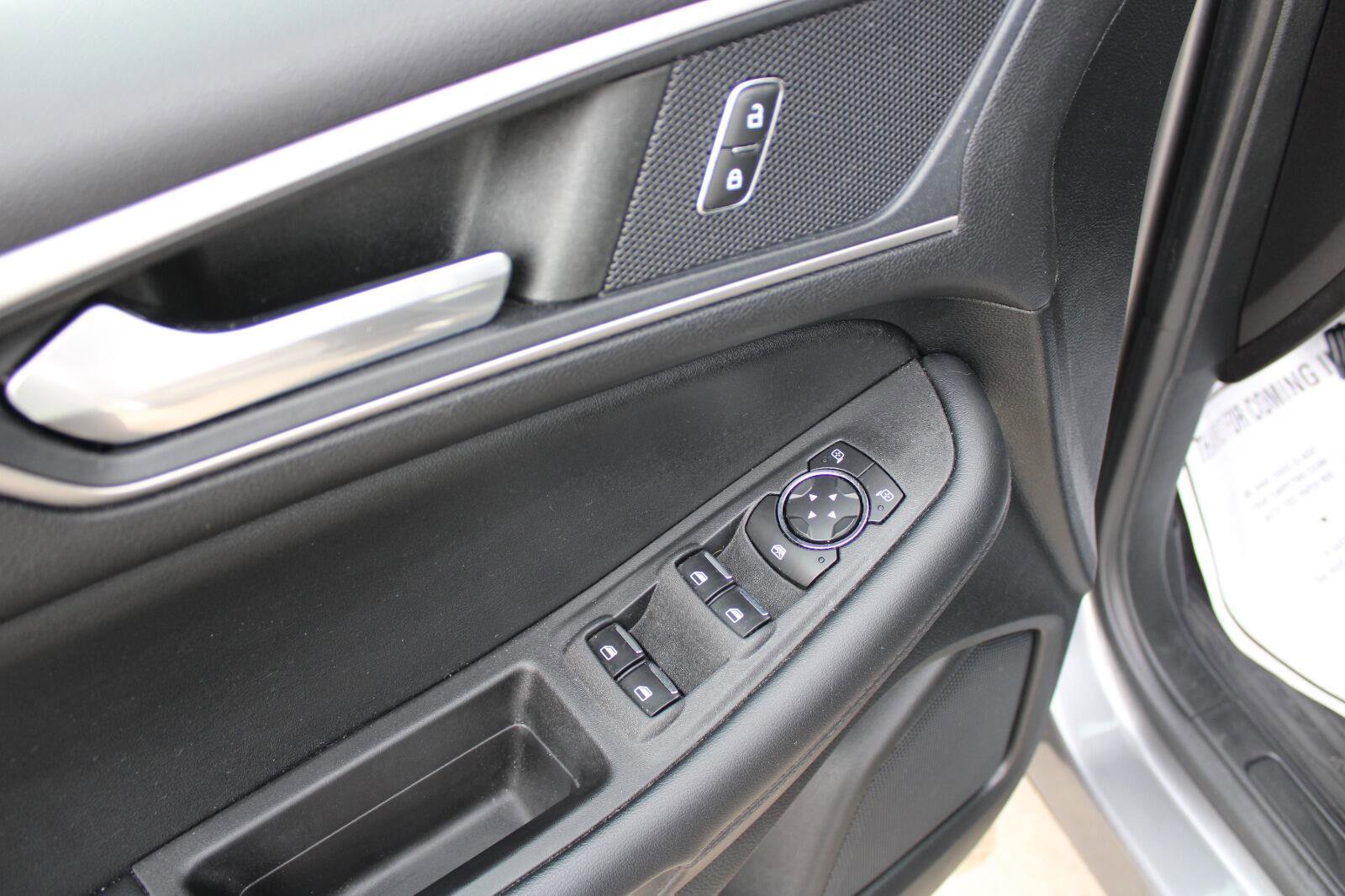 Used 2022 Ford Edge SEL w/ Convenience Package AWD/4WD image 11