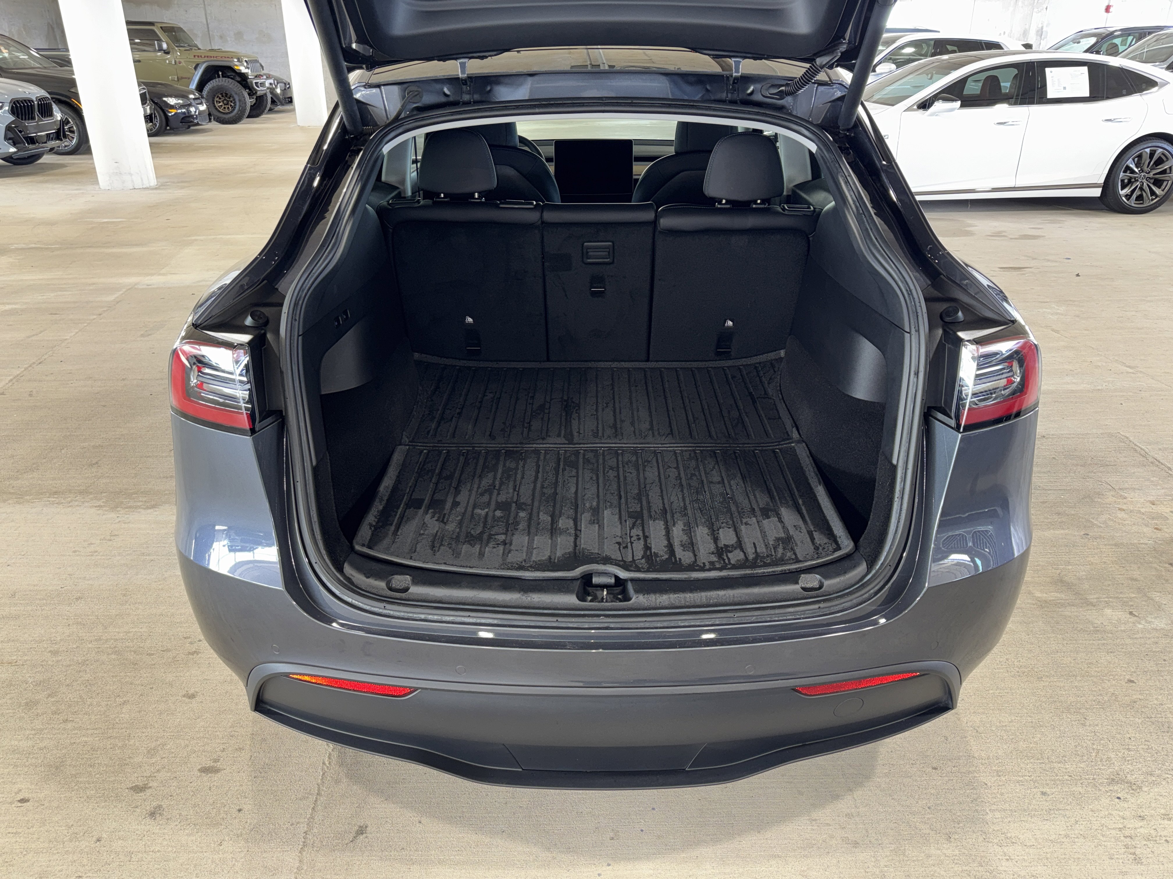 Used 2022 Tesla Model Y Long Range image 13