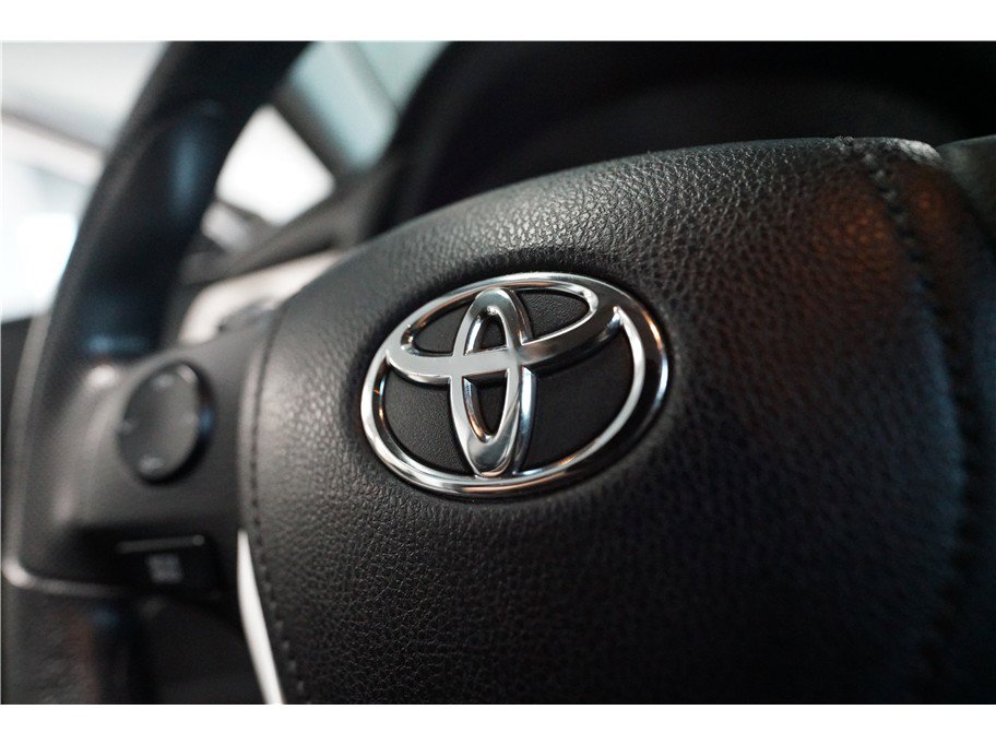 Used 2017 Toyota Corolla LE image 25