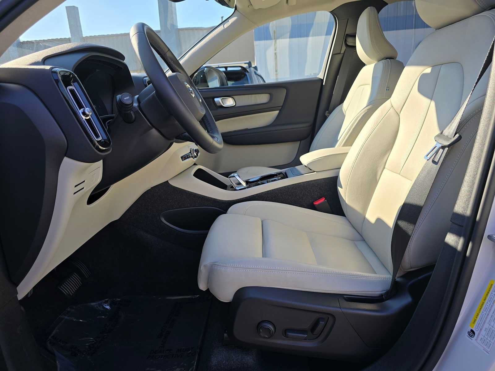 Certified 2026 Volvo XC40 B5 Plus AWD/4WD image 20