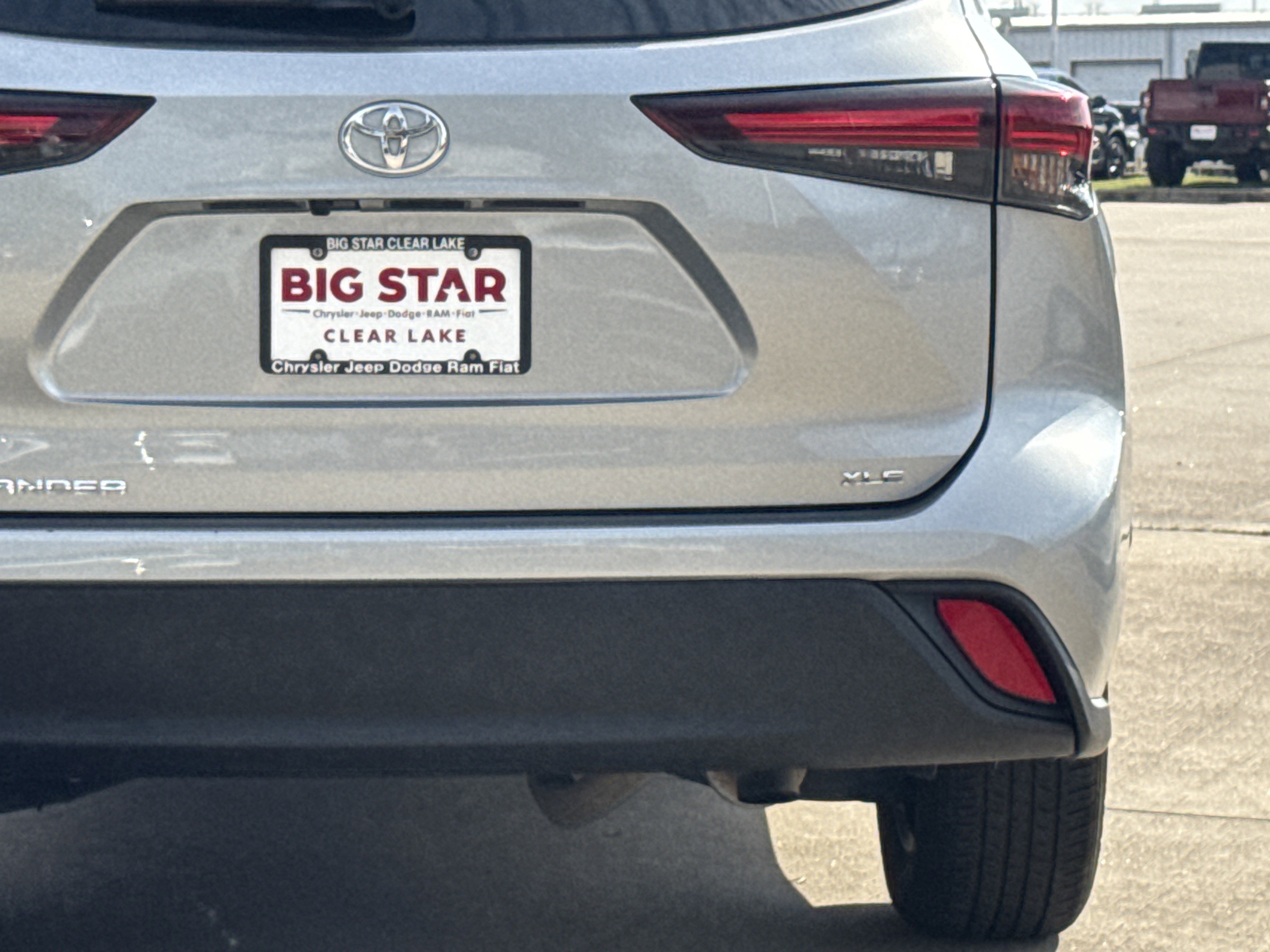 Used 2024 Toyota Highlander LE image 11