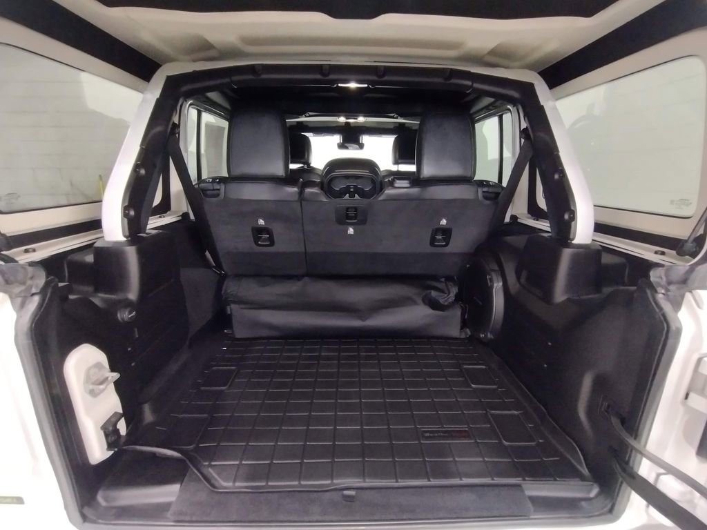 Used 2020 Jeep Wrangler Unlimited Sahara image 22