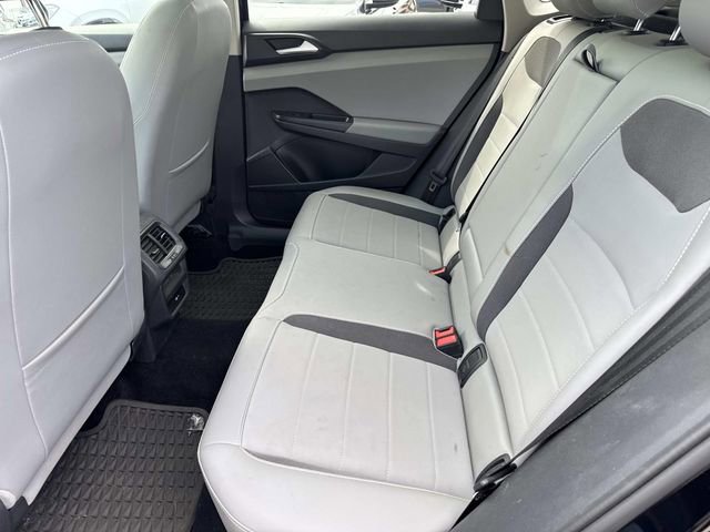 Certified 2022 Volkswagen Taos SE w/ Panoramic Sunroof Package image 10