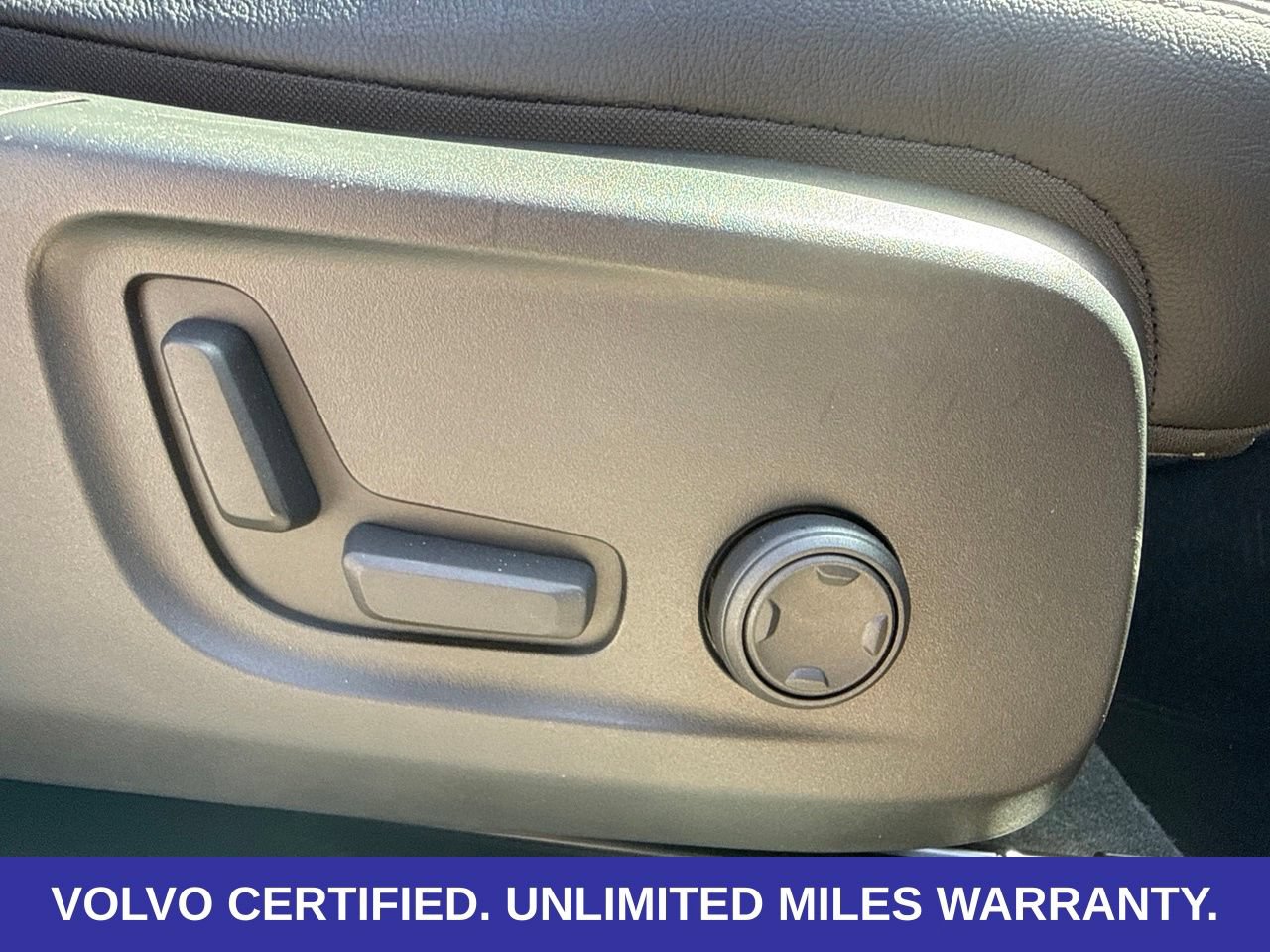 Certified 2024 Volvo XC40 B5 Ultimate w/ Protection Package Premier AWD/4WD image 12