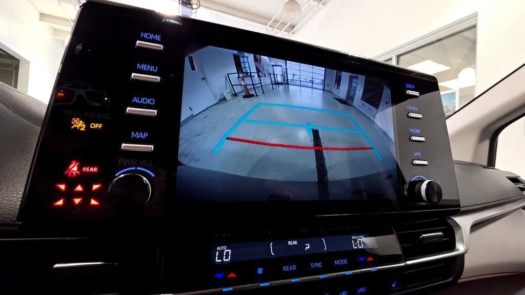 Used 2024 Toyota Sienna XLE image 43