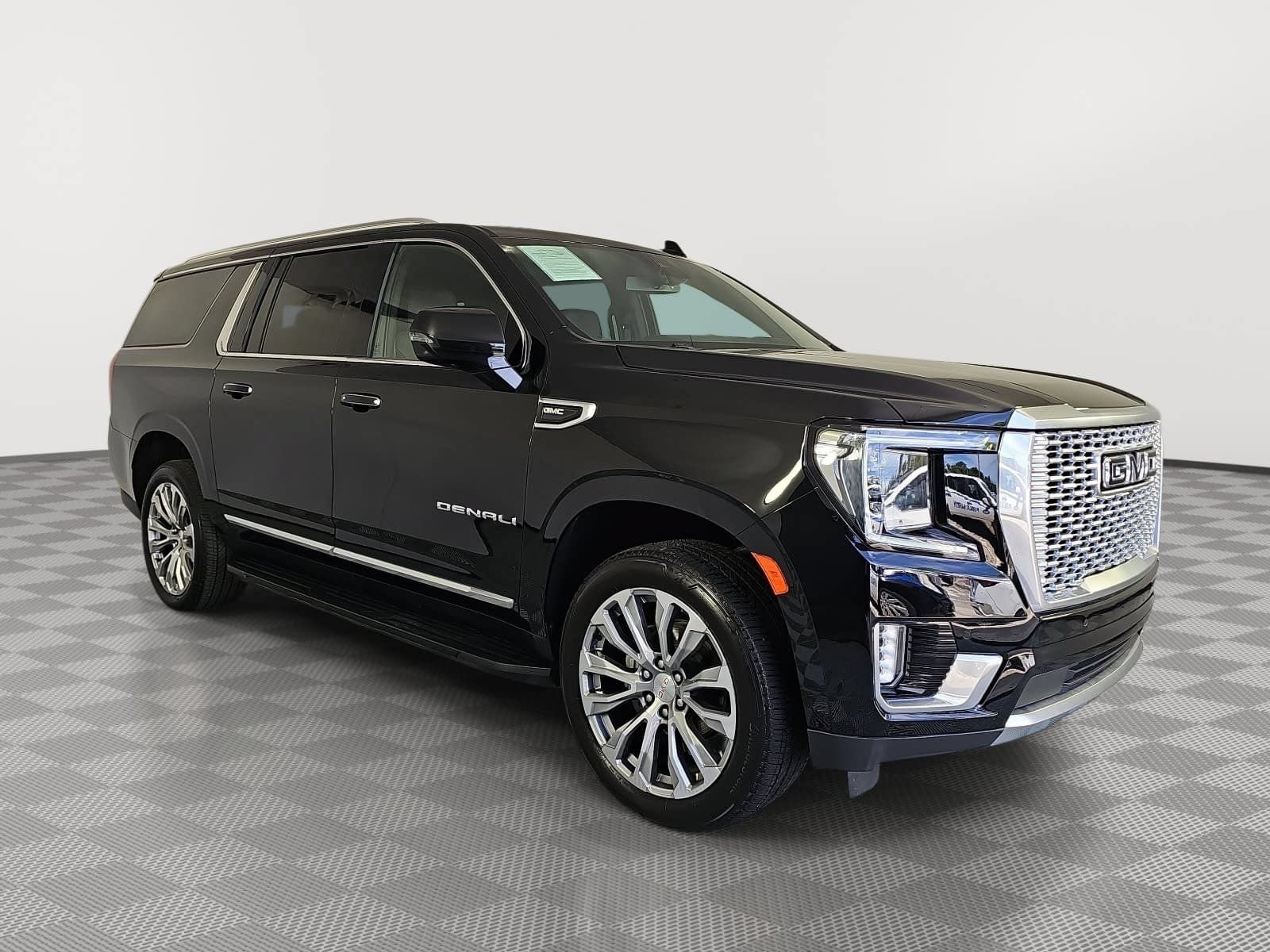 Used 2023 GMC Yukon XL Denali AWD/4WD image 2