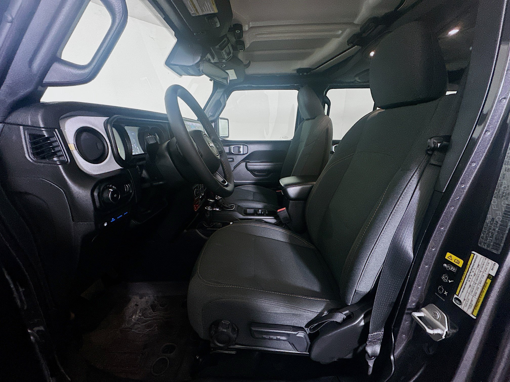 Used 2024 Jeep Wrangler Unlimited AWD/4WD image 13
