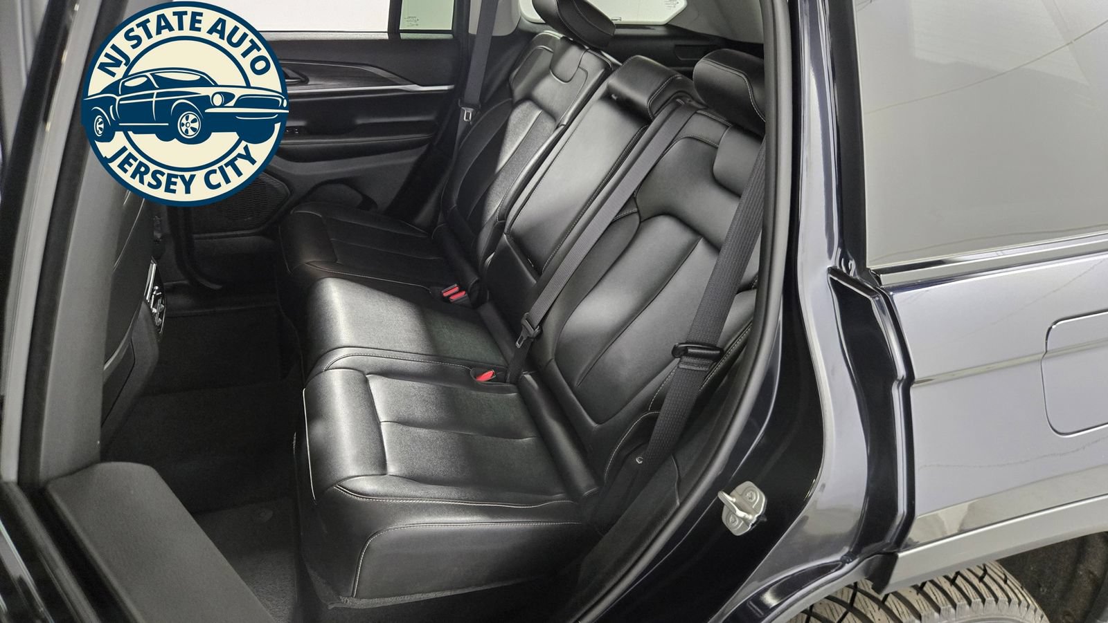 Used 2024 Jeep Grand Cherokee Limited AWD/4WD image 30