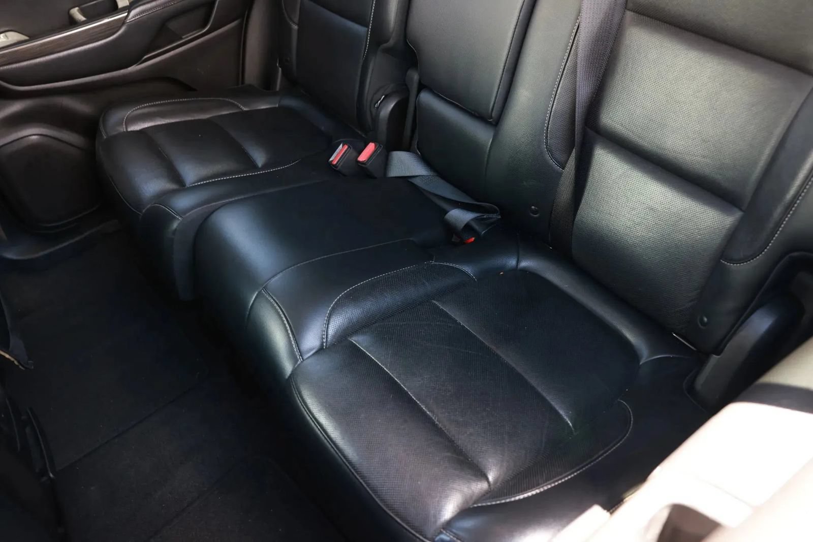 Used 2019 GMC Acadia SLT FWD image 18