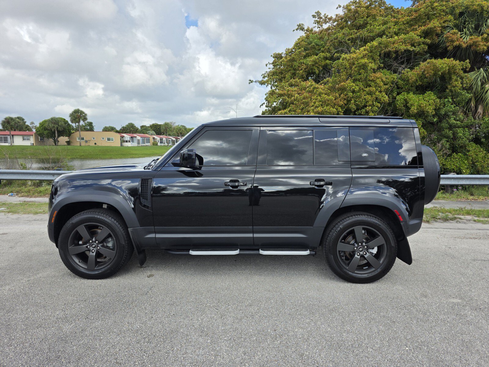 Used 2020 Land Rover Defender 110 S AWD/4WD image 7