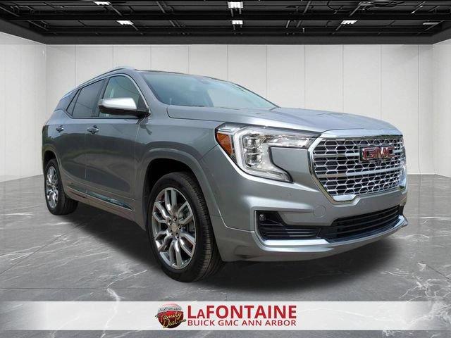 Used 2024 GMC Terrain Denali w/ Denali Premium Package AWD/4WD image 2