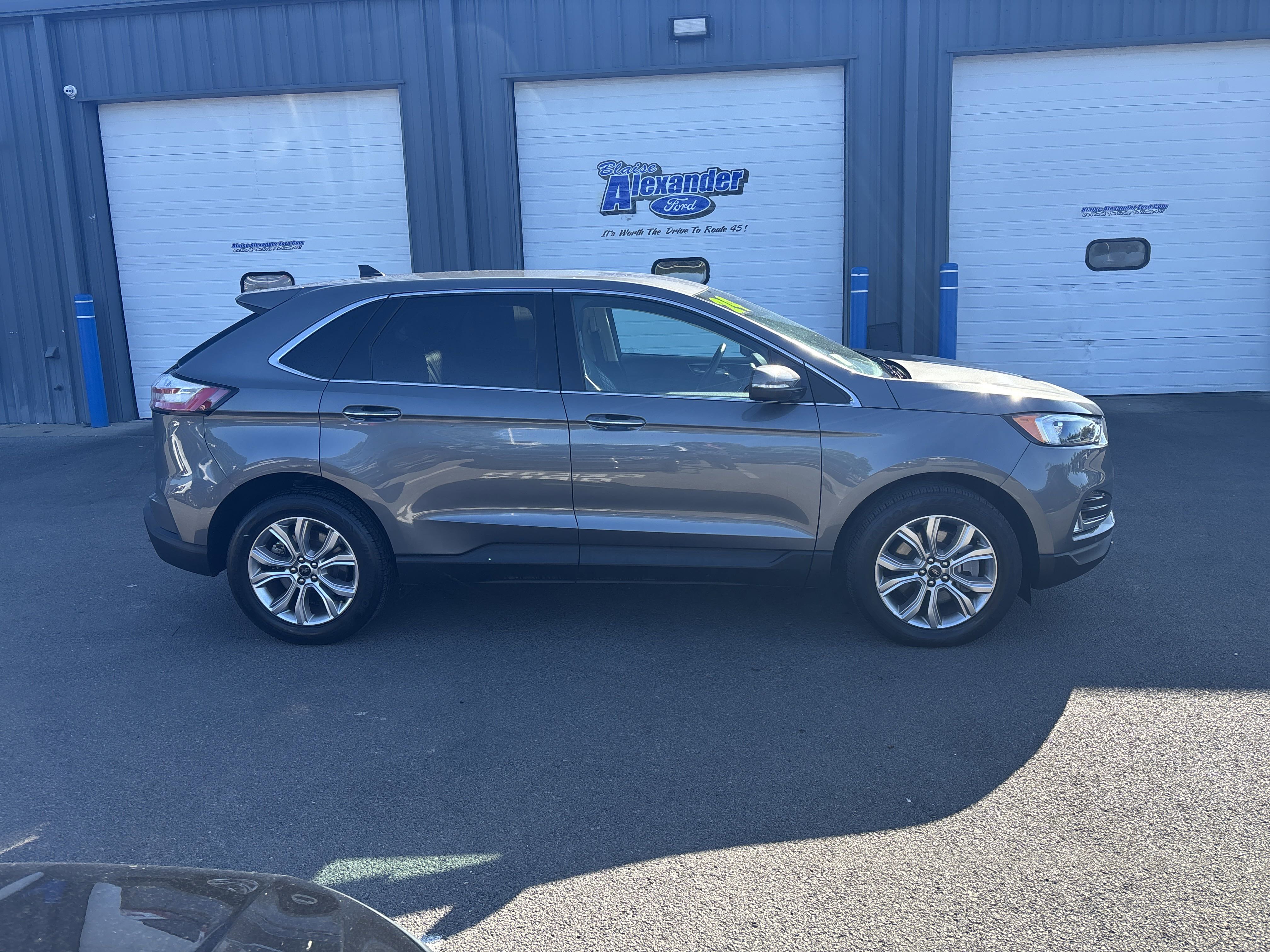 Used 2024 Ford Edge Titanium video 2