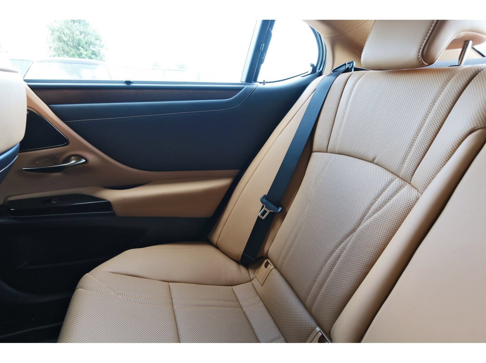 Used 2022 Lexus ES 350 Ultra Luxury w/ Accessory Package 2 FWD image 13