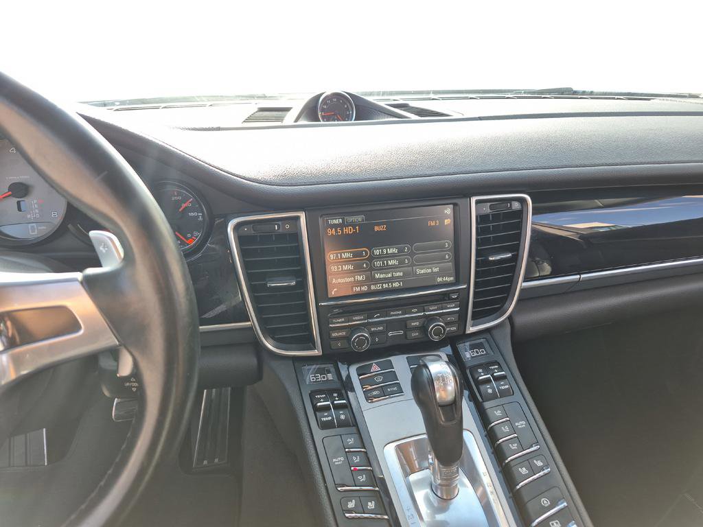 Used 2016 Porsche Panamera S image 21