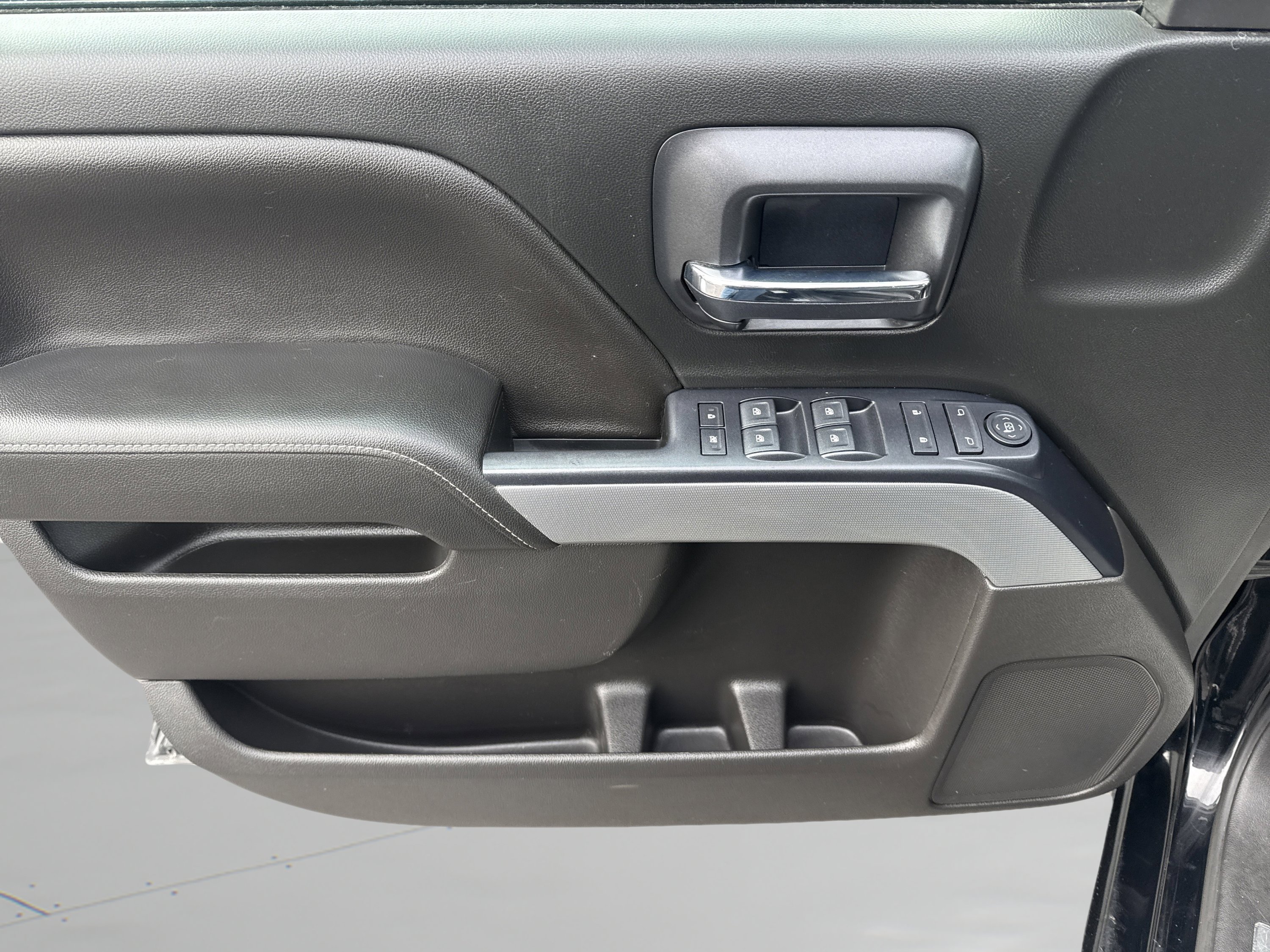 Used 2018 Chevrolet Silverado 1500 LT w/ All Star Edition image 17