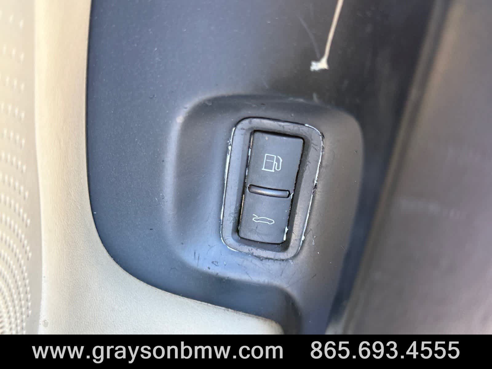 Used 2011 Audi R8 V10 AWD/4WD image 16