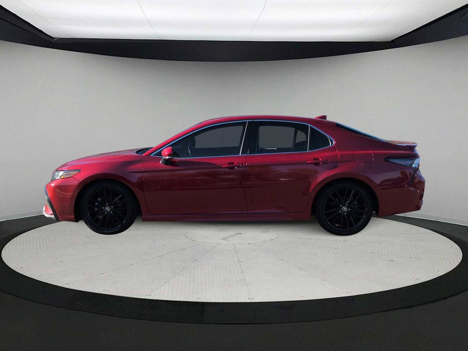 Used 2022 Toyota Camry XSE image 5