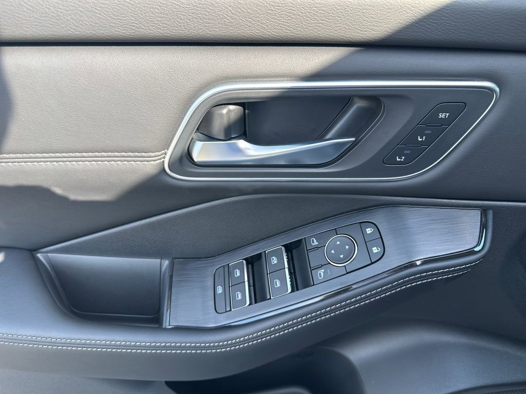 New 2026 Nissan Rogue Platinum AWD/4WD image 11