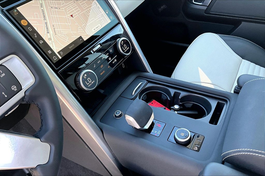 Certified 2026 Land Rover Discovery Dynamic SE AWD/4WD image 13